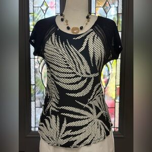 Maurice’s Black and White Leaf Print Short Sleeve Women's Top